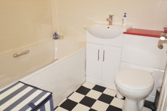 Image of 2 bedroom Apartment for sale in Horsforde View Leeds LS13 at Newlay, LS13 1GE