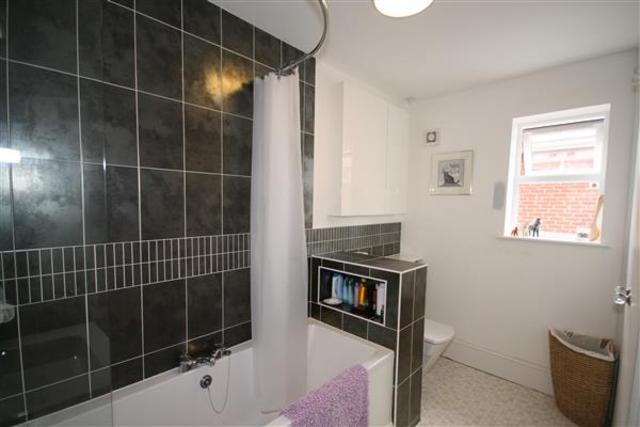  Image of 4 bedroom Semi-Detached house to rent in Hound Road Netley Abbey Southampton SO31 at Hamble, SO31 5FX