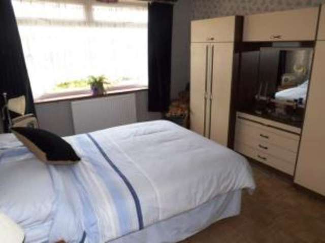  Image of 4 bedroom Bungalow for sale in Graham Close Hutton Brentwood CM13 at Hutton Brentwood Hutton, CM13 1HJ