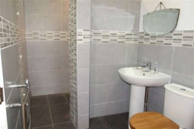  Image of 4 bedroom Detached house to rent in Kenilworth Gardens Westcliff-on-Sea SS0 at Westcliff-on-Sea, SS0 0BH