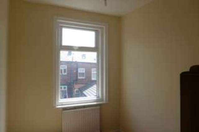  Image of 3 bedroom Terraced house to rent in Kensington Street Rochdale OL11 at Rochdale OL11 1QS Rochdale, OL11 1QS