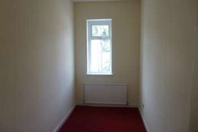  Image of 3 bedroom Terraced house to rent in Kensington Street Rochdale OL11 at Rochdale OL11 1QS Rochdale, OL11 1QS
