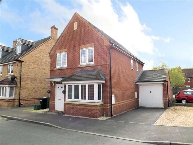  Image of 3 bedroom Detached house for sale in Kestrels Mead Tadley RG26 at Tadley, RG26 4QD