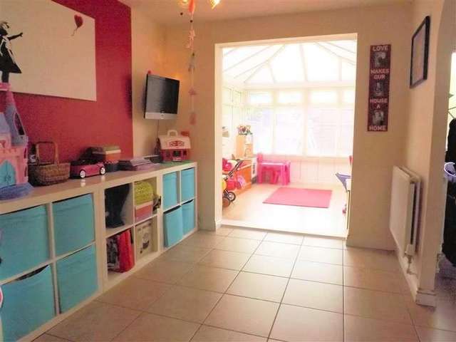  Image of 3 bedroom Detached house for sale in Kestrels Mead Tadley RG26 at Tadley, RG26 4QD