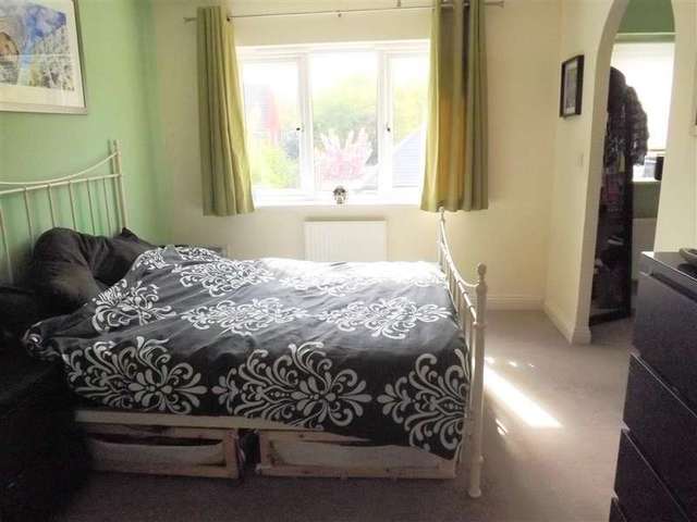  Image of 3 bedroom Detached house for sale in Kestrels Mead Tadley RG26 at Tadley, RG26 4QD