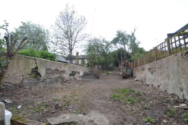  Image of 1 bedroom Apartment for sale in Kings Grove London SE15 at Kings Grove  Peckham, SE15 2NB