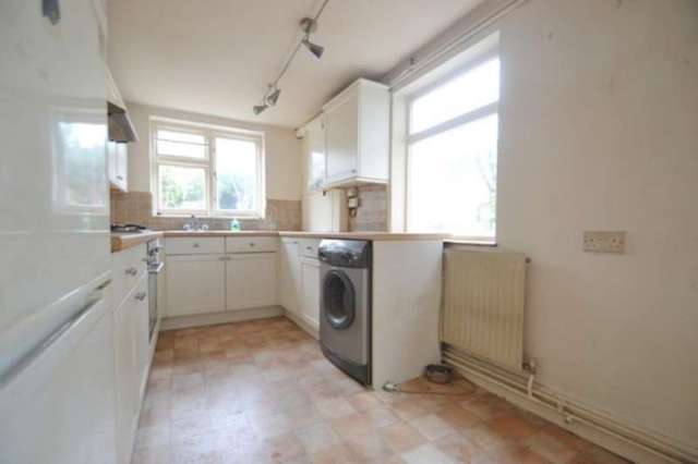  Image of 1 bedroom Apartment for sale in Kings Grove London SE15 at Kings Grove  Peckham, SE15 2NB