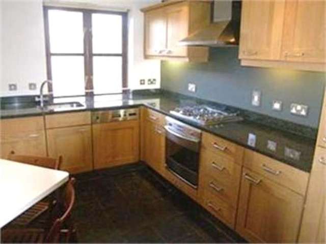 Image of 2 bedroom Flat to rent in Kingsley Mews London E1W at Tower Hill  Wapping, E1W 3HZ