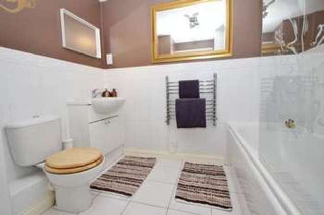  Image of 2 bedroom Flat for sale in Knyveton Road Boscombe Bournemouth BH1 at Knyveton Road  Bournemouth, BH1 3QR