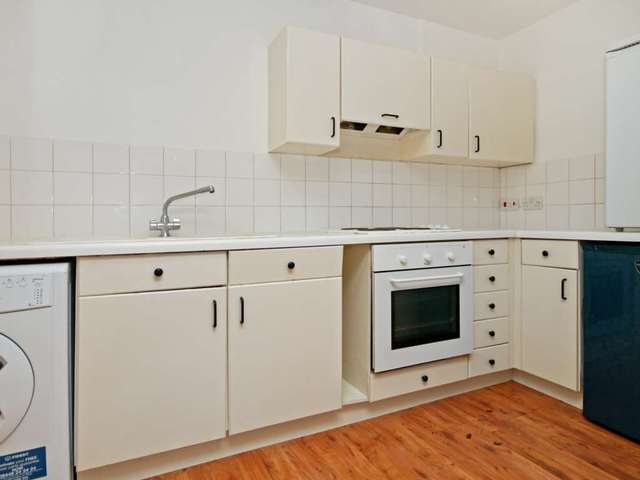  Image of 1 bedroom Flat to rent in Leabank Square London E9 at Leabank Square Hackney Wick London, E9 5LR