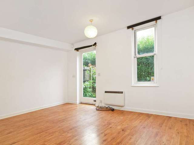  Image of 1 bedroom Flat to rent in Leabank Square London E9 at Leabank Square Hackney Wick London, E9 5LR