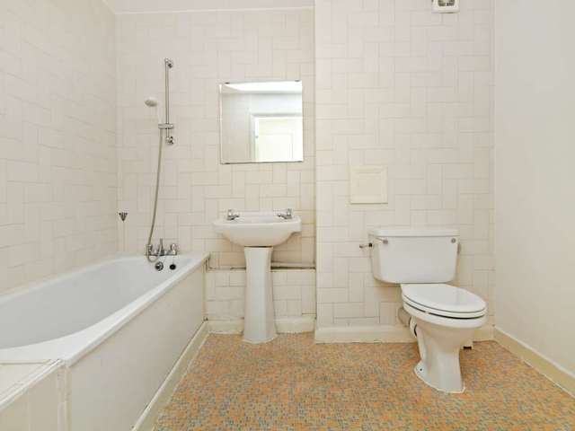  Image of 1 bedroom Flat to rent in Leabank Square London E9 at Leabank Square Hackney Wick London, E9 5LR