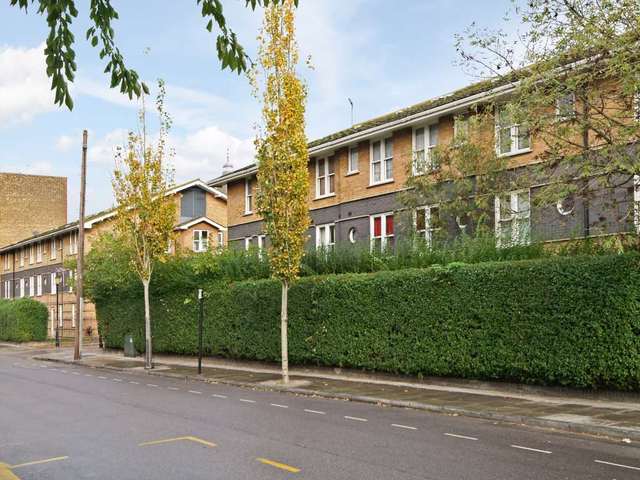  Image of 1 bedroom Flat to rent in Leabank Square London E9 at Leabank Square Hackney Wick London, E9 5LR