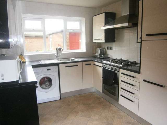  Image of 4 bedroom Detached house to rent in Leander Drive Rochdale OL11 at Leander Drive Castleton Rochdale, OL11 2XE