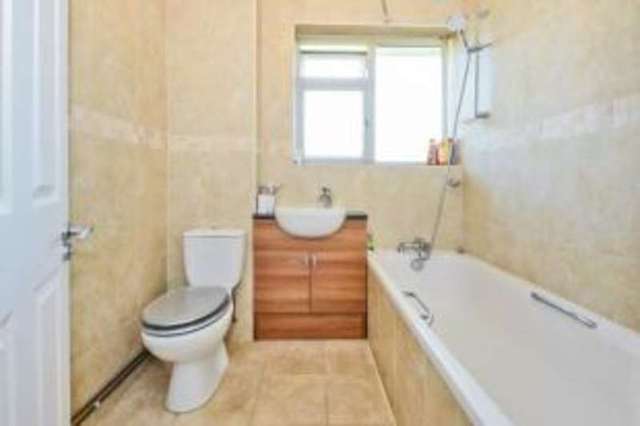  Image of 2 bedroom Maisonette for sale in Windfield Leatherhead KT22 at Leatherhead Surrey Leatherhead, KT22 8UG