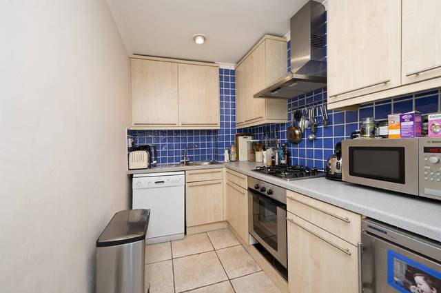  Image of 2 bedroom Flat to rent in Lessar Avenue London SW4 at Lessar Avenue  London, SW4 9HQ