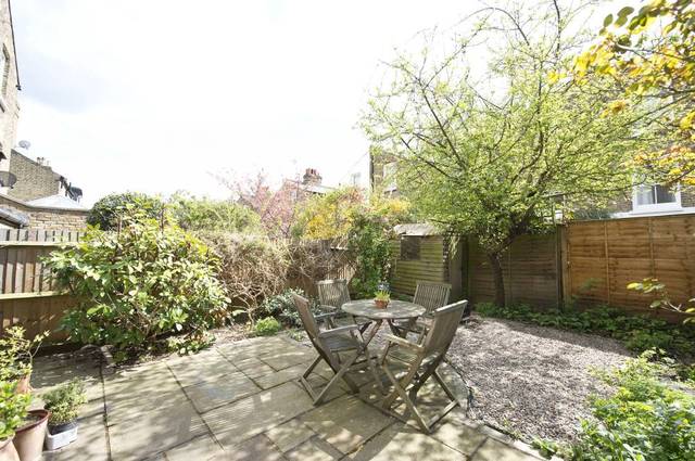  Image of 2 bedroom Flat to rent in Lessar Avenue London SW4 at Lessar Avenue  London, SW4 9HQ