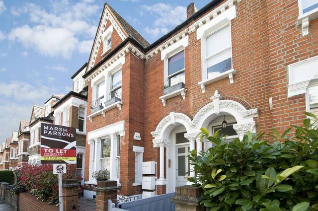  Image of 2 bedroom Flat to rent in Lessar Avenue London SW4 at Lessar Avenue  London, SW4 9HQ