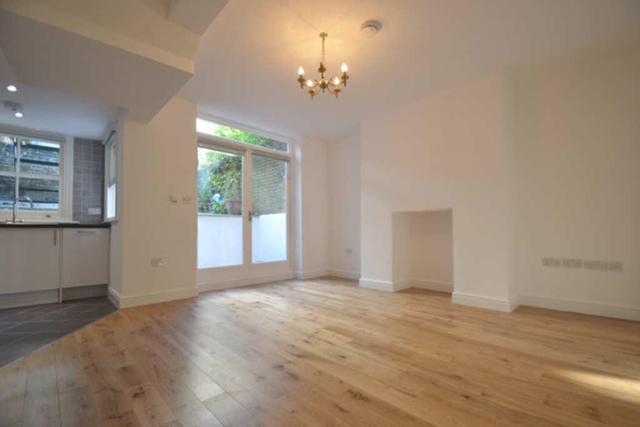  Image of 1 bedroom Flat to rent in Linden Gardens London W4 at Linden Gardens  London, W4 2EW