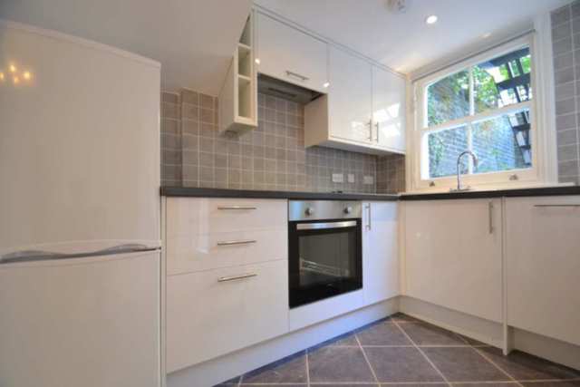  Image of 1 bedroom Flat to rent in Linden Gardens London W4 at Linden Gardens  London, W4 2EW