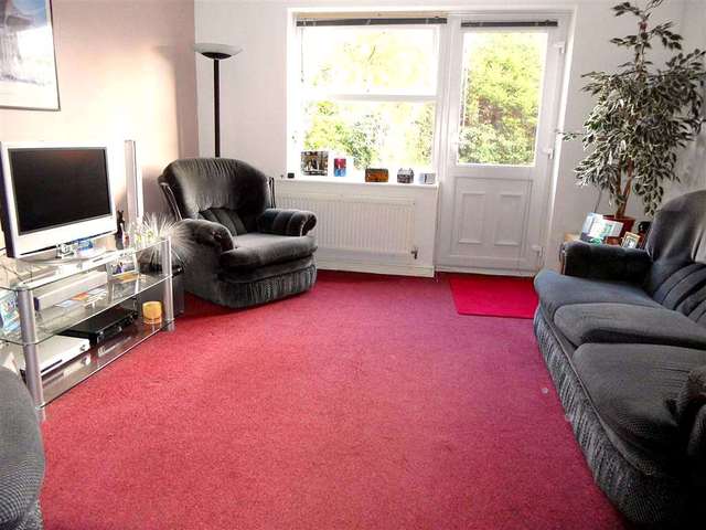  Image of 2 bedroom Semi-Detached house to rent in Linnet Close Newton-Le-Willows WA12 at Linnet Close  Newton Le Willows, WA12 9XJ