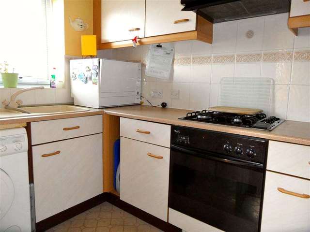  Image of 2 bedroom Semi-Detached house to rent in Linnet Close Newton-Le-Willows WA12 at Linnet Close  Newton Le Willows, WA12 9XJ