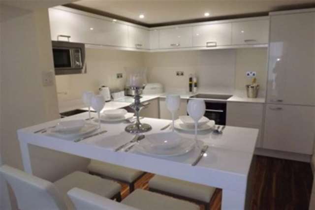  Image of 2 bedroom Flat to rent in Manor Road Loughton IG10 at Loughton, IG10 4RP