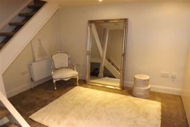  Image of 2 bedroom Flat to rent in Manor Road Loughton IG10 at Loughton, IG10 4RP