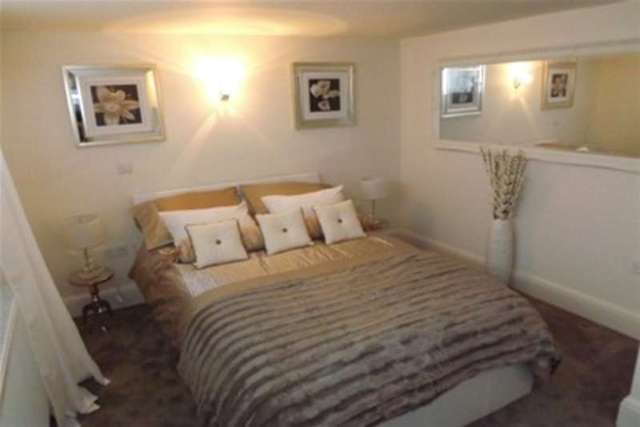  Image of 2 bedroom Flat to rent in Manor Road Loughton IG10 at Loughton, IG10 4RP