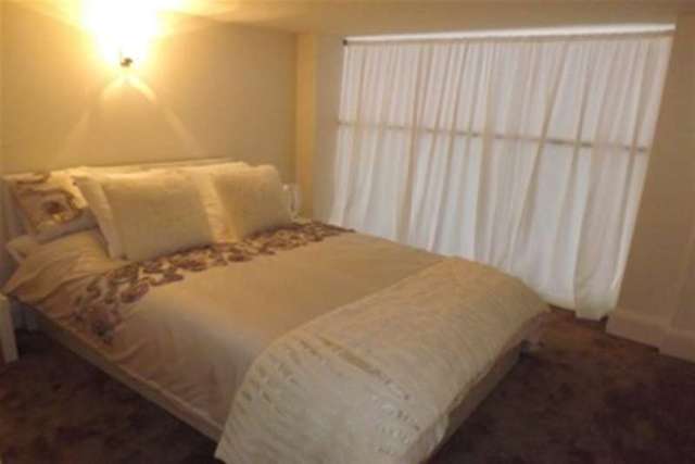  Image of 2 bedroom Flat to rent in Manor Road Loughton IG10 at Loughton, IG10 4RP