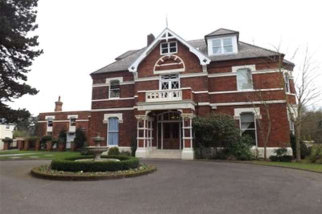  Image of 2 bedroom Flat to rent in Manor Road Loughton IG10 at Loughton, IG10 4RP