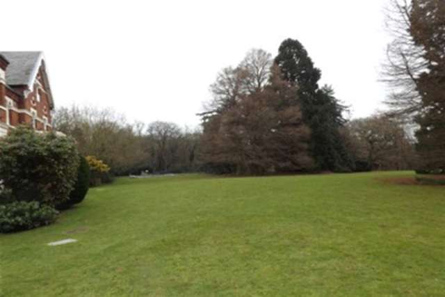  Image of 2 bedroom Flat to rent in Manor Road Loughton IG10 at Loughton, IG10 4RP