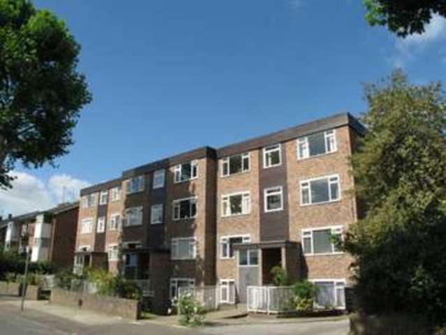  Image of 1 bedroom Flat to rent in Lovelace Road Surbiton KT6 at Lovelace Road  Surbiton, KT6 6PJ