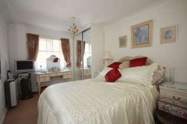 Image of 1 bedroom Flat for sale in Uxbridge Road Hatch End Pinner HA5 at Lutyens Lodge 523 Uxbridge Road Hatch End, HA5 4JX