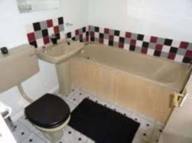  Image of 1 bedroom Flat to rent in Makepeace Road Northolt UB5 at Makepeace Road  Northolt, UB5 5UH
