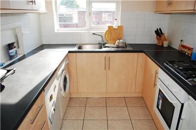  Image of 2 bedroom Flat to rent in Maldon Road Wallington SM6 at Maldon Road  Surrey, SM6 8BG