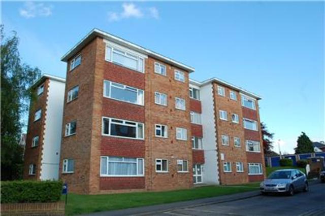  Image of 2 bedroom Flat to rent in Maldon Road Wallington SM6 at Maldon Road  Surrey, SM6 8BG