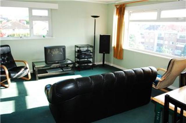  Image of 2 bedroom Flat to rent in Maldon Road Wallington SM6 at Maldon Road  Surrey, SM6 8BG