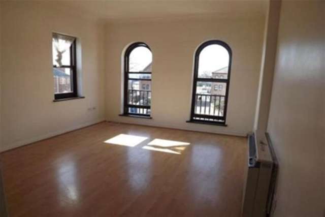  Image of 2 bedroom Flat to rent in Marks Court Southend-on-Sea SS1 at Southend-on-Sea, SS1 2RQ