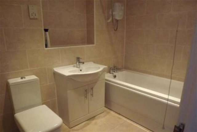 Image of 2 bedroom Flat to rent in Marks Court Southend-on-Sea SS1 at Southend-on-Sea, SS1 2RQ