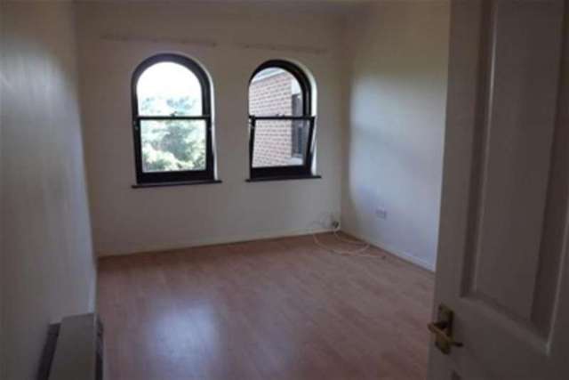  Image of 2 bedroom Flat to rent in Marks Court Southend-on-Sea SS1 at Southend-on-Sea, SS1 2RQ