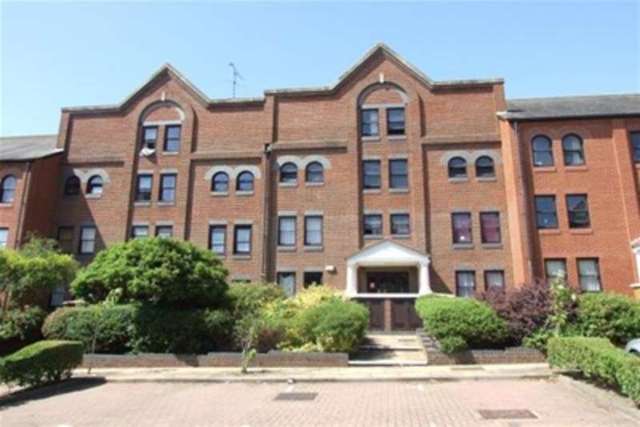  Image of 2 bedroom Flat to rent in Marks Court Southend-on-Sea SS1 at Southend-on-Sea, SS1 2RQ