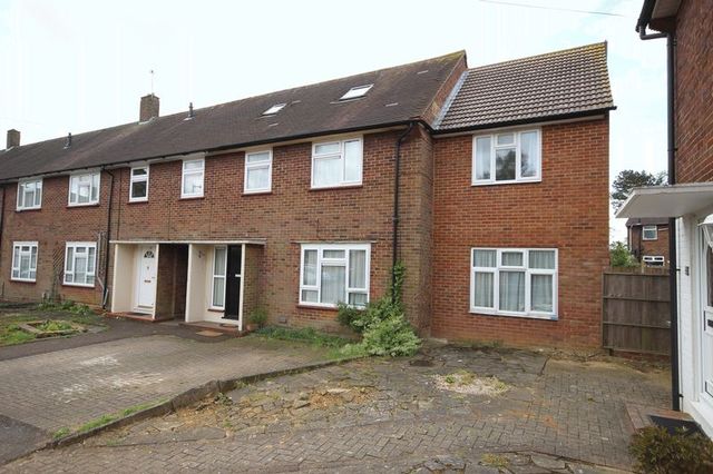  Image of 6 bedroom Semi-Detached house for sale in Masters Close Luton LU1 at Masters Close  Luton, LU1 5PH