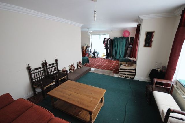  Image of 6 bedroom Semi-Detached house for sale in Masters Close Luton LU1 at Masters Close  Luton, LU1 5PH