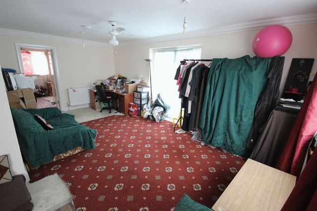  Image of 6 bedroom Semi-Detached house for sale in Masters Close Luton LU1 at Masters Close  Luton, LU1 5PH