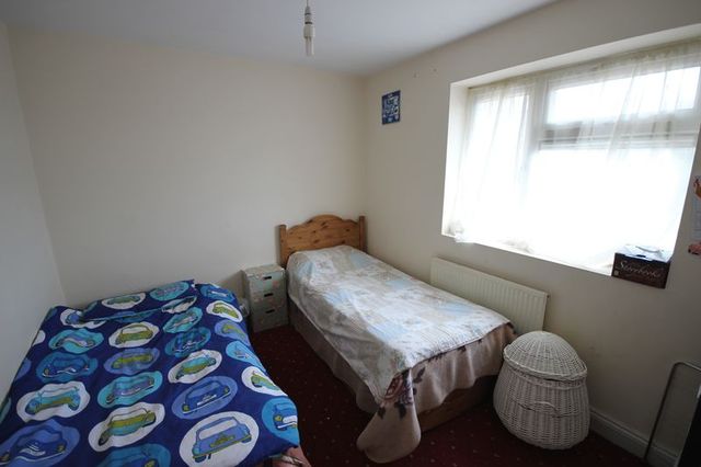  Image of 6 bedroom Semi-Detached house for sale in Masters Close Luton LU1 at Masters Close  Luton, LU1 5PH