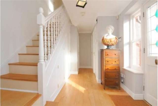  Image of 4 bedroom Detached house to rent in Meadowside Tilehurst Reading RG31 at Reading, RG31 5QE