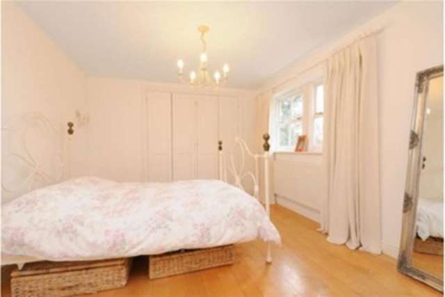  Image of 4 bedroom Detached house to rent in Meadowside Tilehurst Reading RG31 at Reading, RG31 5QE