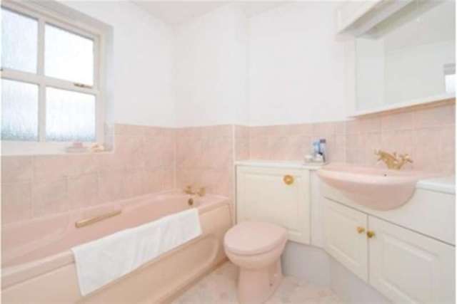  Image of 4 bedroom Detached house to rent in Meadowside Tilehurst Reading RG31 at Reading, RG31 5QE