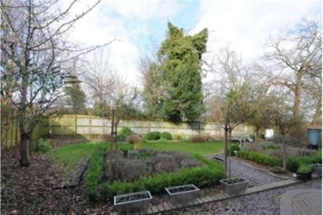  Image of 4 bedroom Detached house to rent in Meadowside Tilehurst Reading RG31 at Reading, RG31 5QE